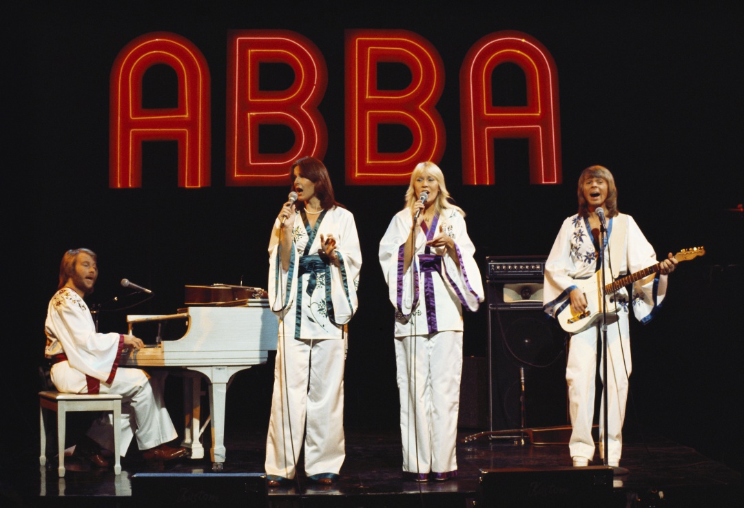 ABBA durante una actuación en Los Ángeles en 1976