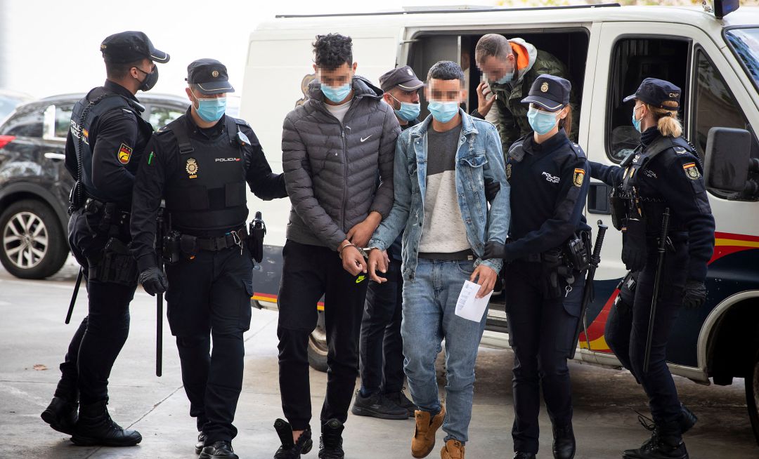 Los detenidos por huir de un avión en Palma de Mallorca.