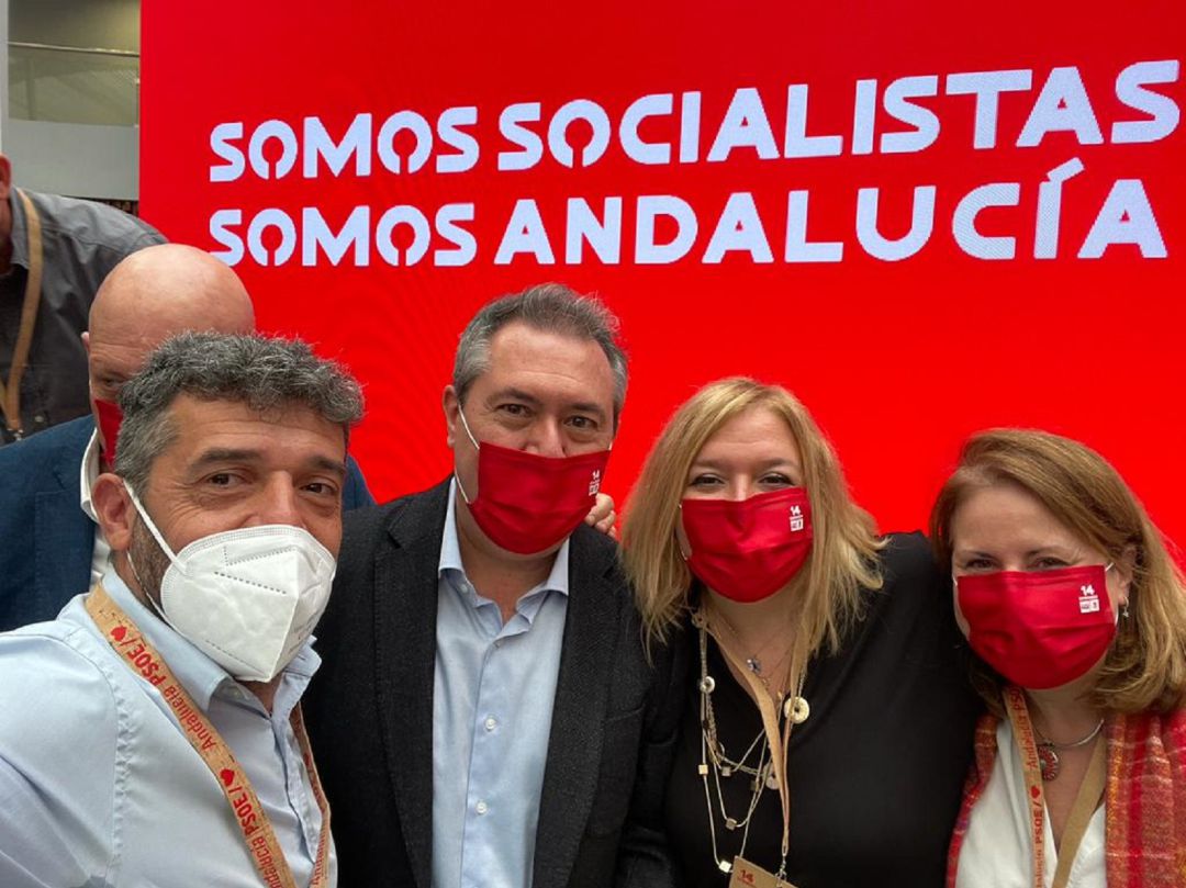 Flor Almón junto al presidente andaluz de los socialistas, Juan Espadas