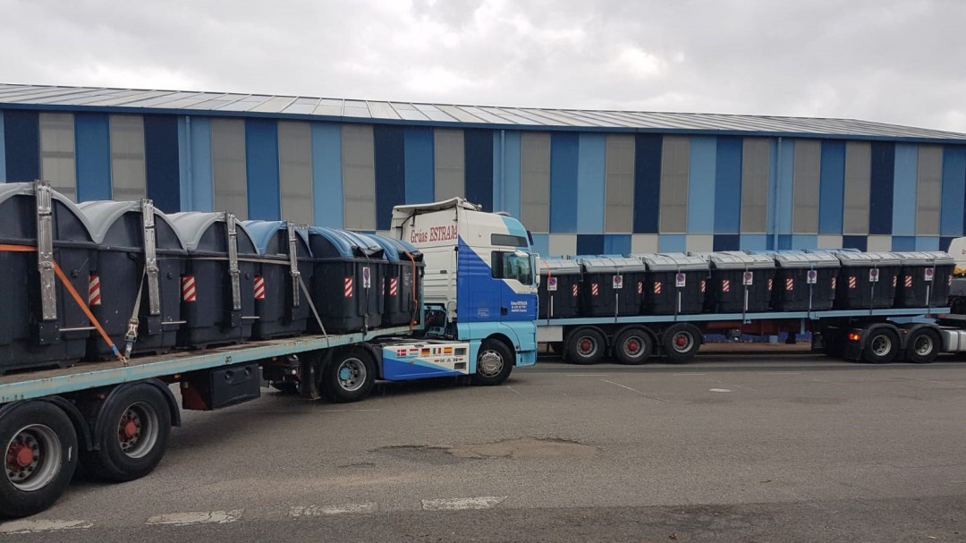 El Ayuntamiento y Cespa inician la reposición de los contenedores que retiró Ascán