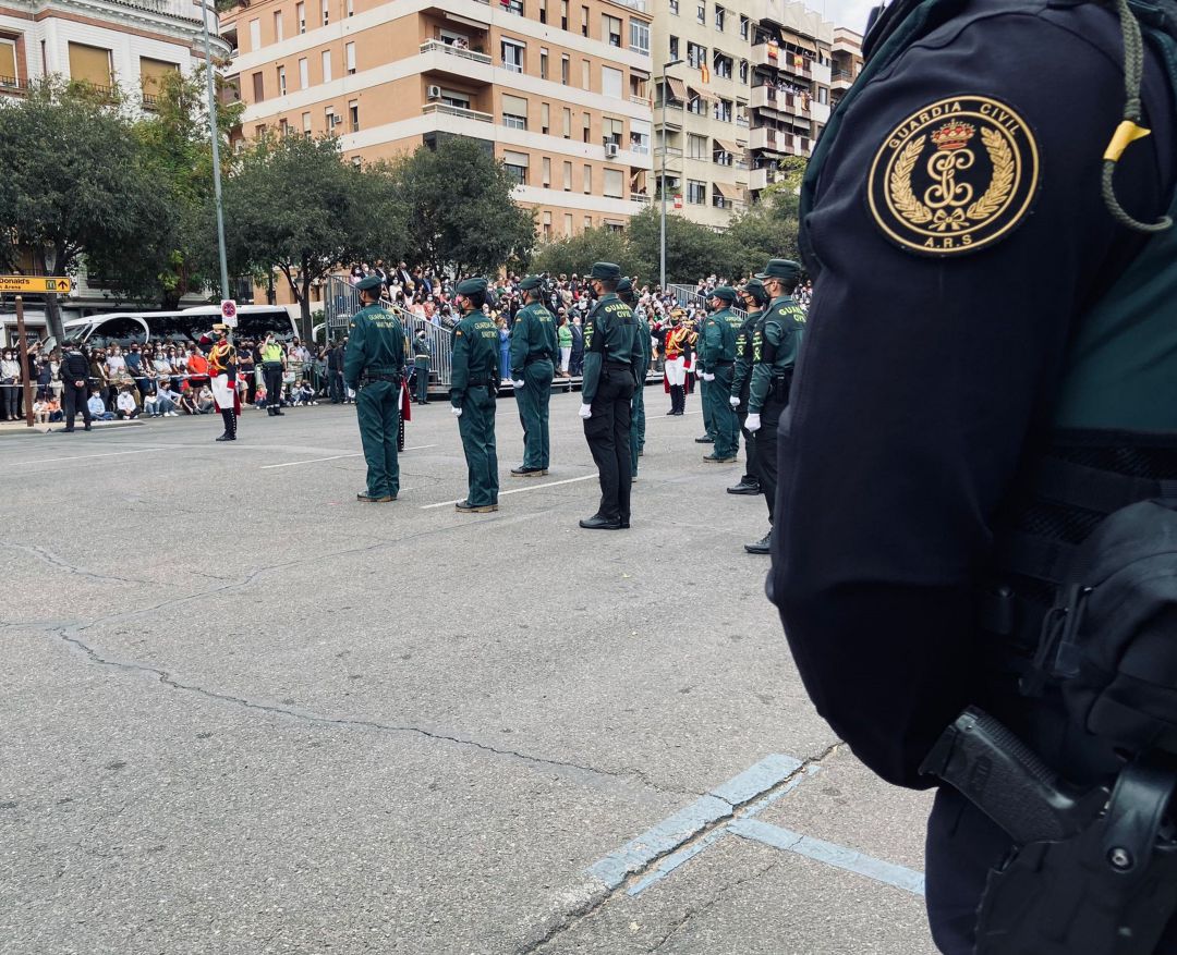 Un efectivo de los GRS, en labores de vigilancia y escolta del desfile castrense con motivo de la Patrona de la Guardia Civil celebrado en Córdoba en 2021