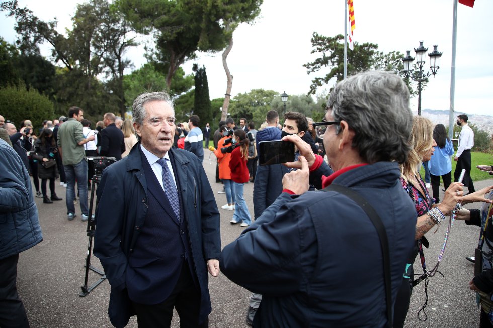 Iñaki Gabilondo, Premio Ondas especial por su dilatada carrera radiofónica al servicio de la radio. Iñaki Gabilondo, Premio Ondas especial por su dilatada carrera radiofónica al servicio de la radio.