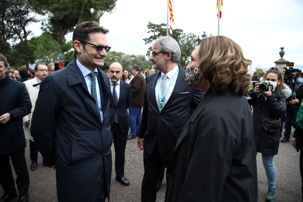 Joseph Oughourlian, presidente de Prisa, junto a la alcaldesa de Barcelona, Ada Calou. Joseph Oughourlian, presidente de Prisa, junto a la alcaldesa de Barcelona, Ada Calou.