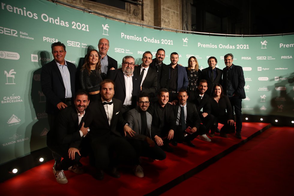La redacción de deportes de SER Catalunya, premiada por el programa 'Què t'hi jugues'. La redacción de deportes de SER Catalunya, premiada por el programa 'Què t'hi jugues'.