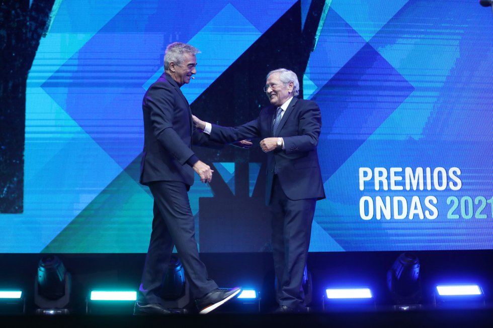 Carles Francino junto con Fernando Ónega, Premio Ondas a la Trayectoria 2020 Carles Francino junto con Fernando Ónega, Premio Ondas a la Trayectoria 2020