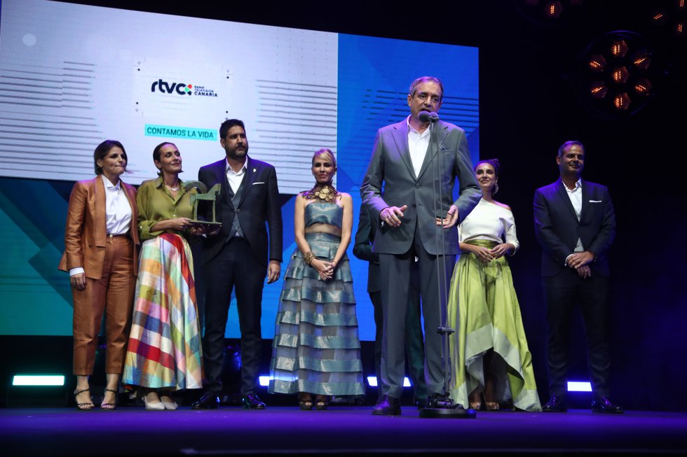 El equipo de Radio Televisión Canaria, premiados por su cobertura de la erupción del volcán El equipo de Radio Televisión Canaria, premiados por su cobertura de la erupción del volcán