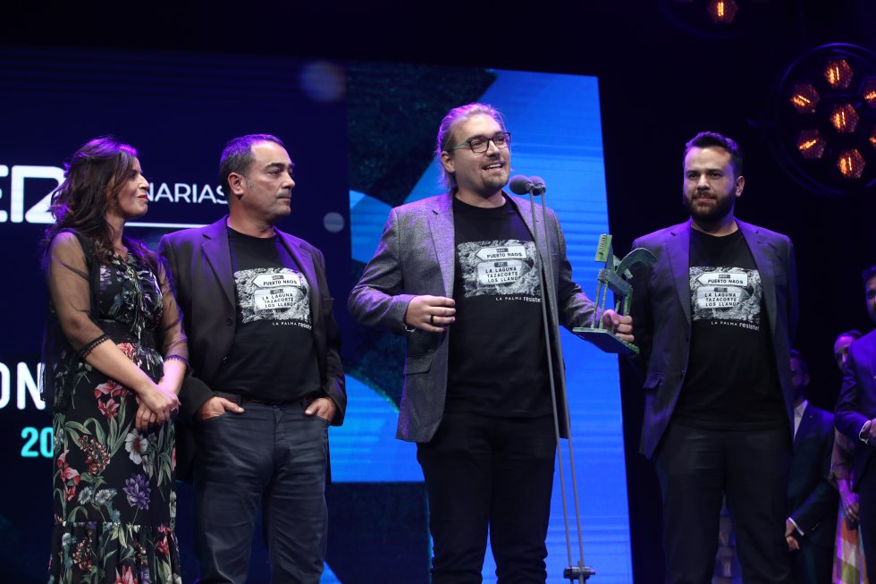 Lourdes Santana, Eduardo Cabrera, Javier Rodríguez y Eric Pestano, Premio Ondas de Radio a los Servicios Informativos de la Cadena SER en Canarias por la cobertura del volcán de La Palma Lourdes Santana, Eduardo Cabrera, Javier Rodríguez y Eric Pestano, Premio Ondas de Radio a los Servicios Informativos de la Cadena SER en Canarias por la cobertura del volcán de La Palma