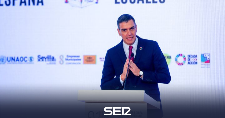 Pedro Sánchez announces the third dose of the vaccine for people over 60 and health workers |  Society