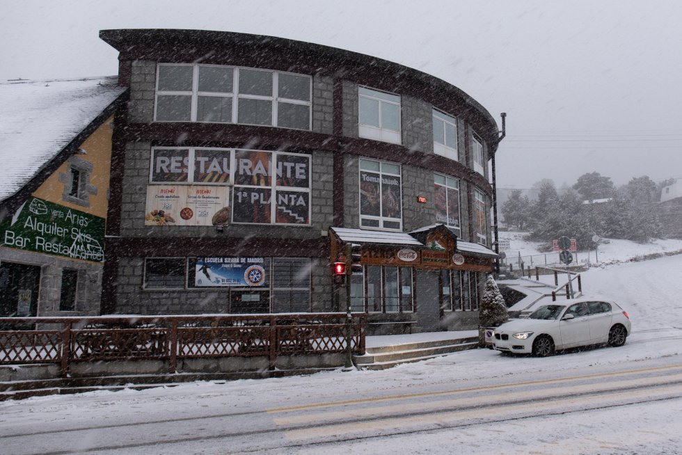 Los puertos de Navacerrada (M-601) y Cotos (M-604) están en nivel amarillo a causa de la nieve. Los puertos de Navacerrada (M-601) y Cotos (M-604) están en nivel amarillo a causa de la nieve.