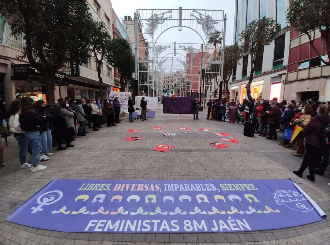 La Asamblea ‘Feministas 8M Jaén’ ha organizado un acto reivindicativo, este jueves por la tarde, con motivo del 25-N