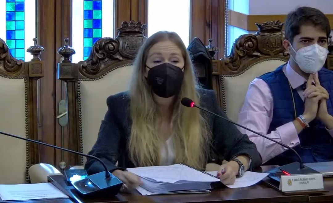 Salud Anguita de VOX ha vuelto, entre fuerte polémica política interna, a los plenos del Ayuntamiento de Jaén