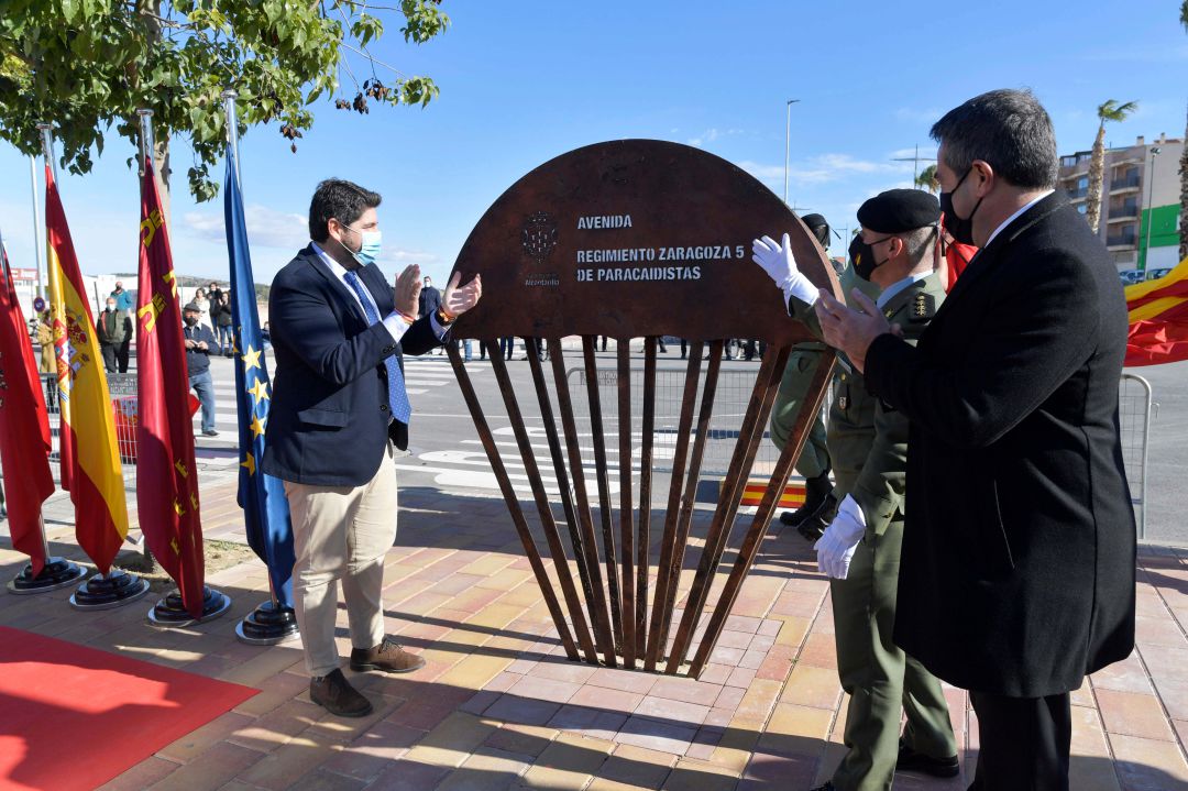 Alcantarilla dedica una avenida al Regimiento Zaragoza 5 de Paracaidistas en el acceso norte al municipio