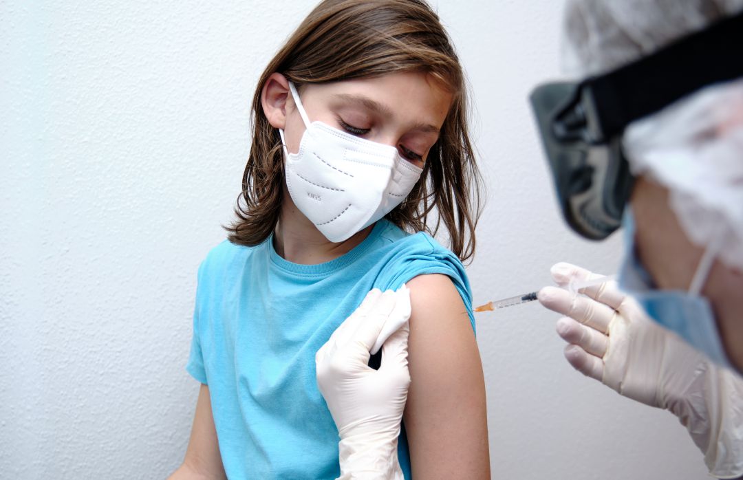 La Sociedad Valenciana de Pediatría pide que se acelere la vacunación ante los contagios y confinamientos