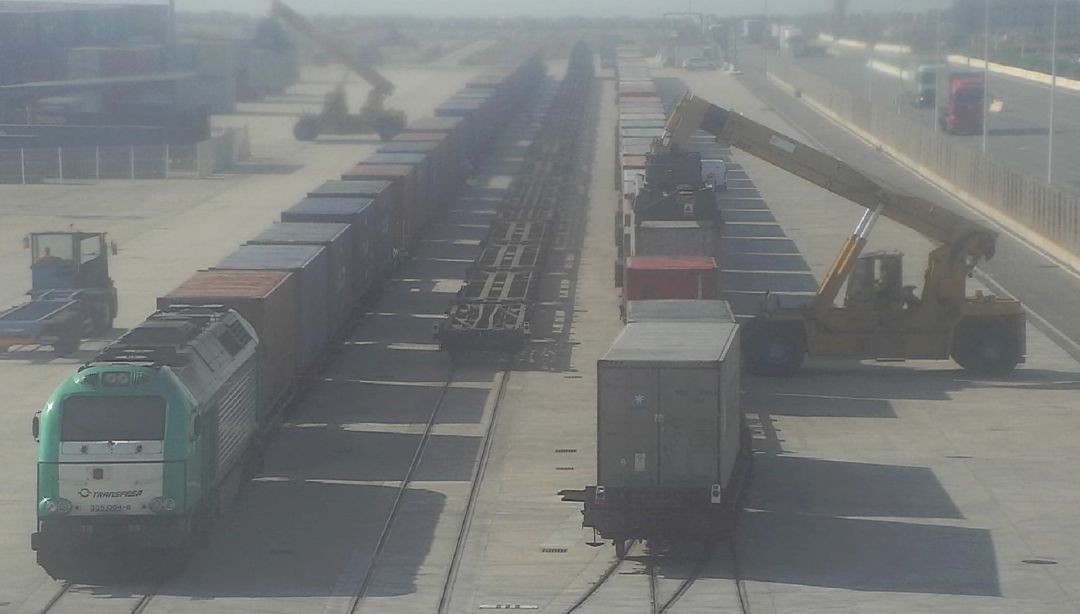 Ferrocarriles en el puerto de Algeciras.