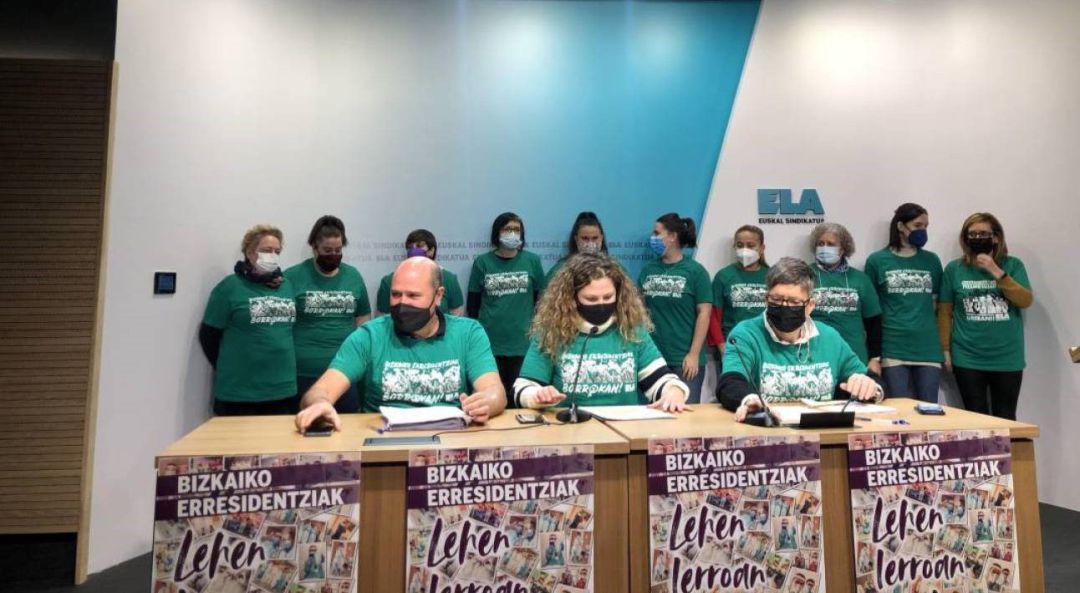 nder Akarregi, Ariadna Martín y Nagore Aizarna, portavoces del sindicato ELA en la lucha por las trabajadoras de la residencias