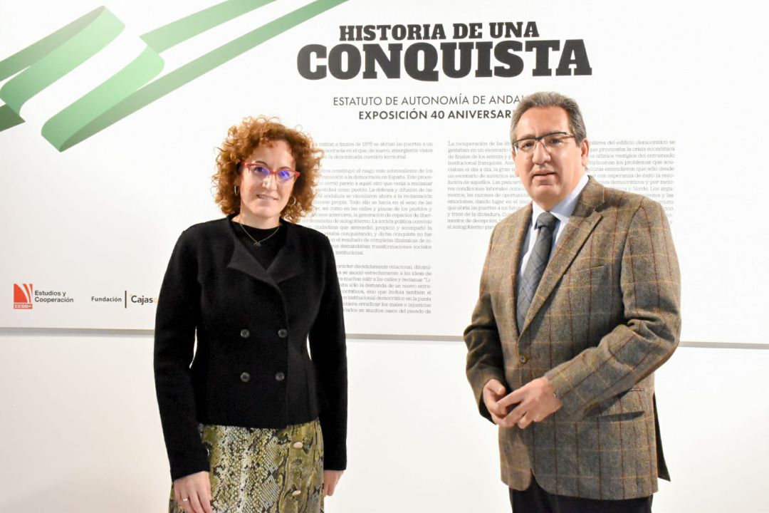 Nuria López, secretaria general de CCOO Andalucía, y Antonio Pulido, presidente de la Fundación Cajasol. 