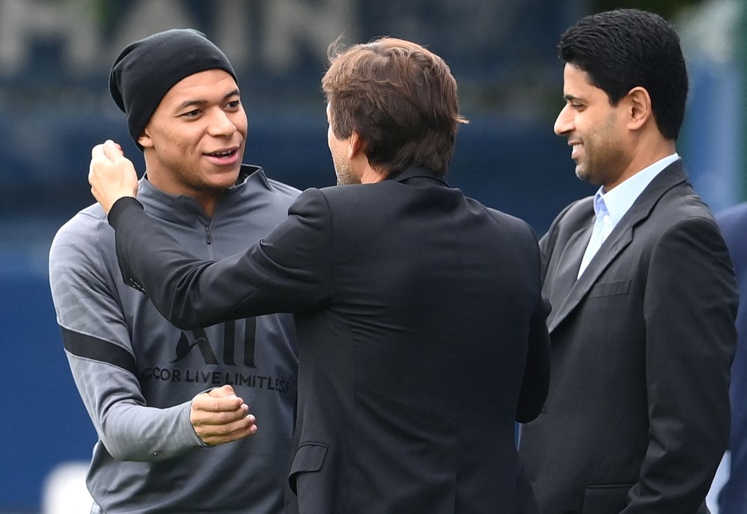 Mbappé saluda a Leonardo ante la atenta mirada de Al Khelaifi