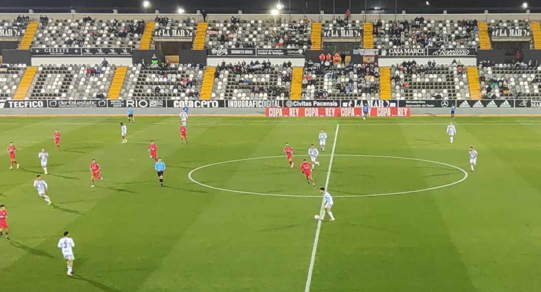 Instante del partido en el Nuevo Vivero de Badajoz de la Copa del Rey
