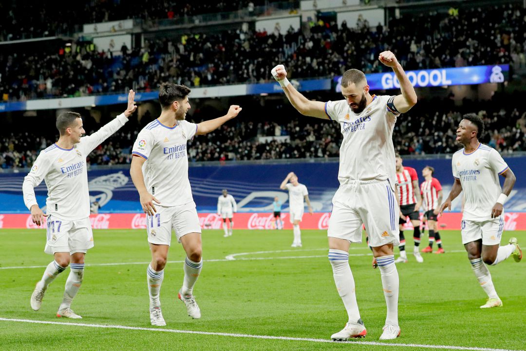 Los jugadores del Real Madrid celebran el tanto