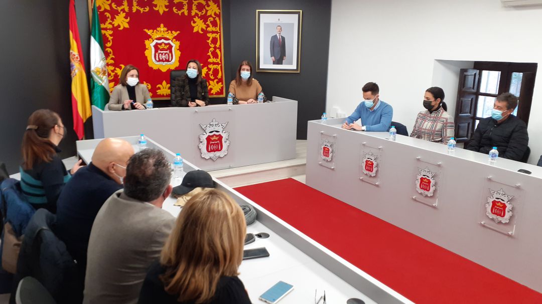 La delegada del Gobierno en Málaga y la delegada territorial de Ordenación del Territorio mantuvieron una reunión informativa con alcaldes de la comarca