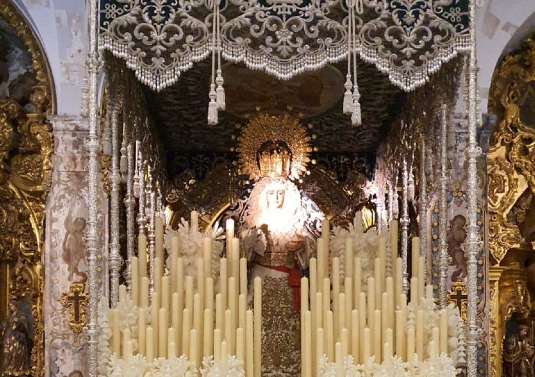 La Virgen de la Candelaria, entronizada en su paso de palio