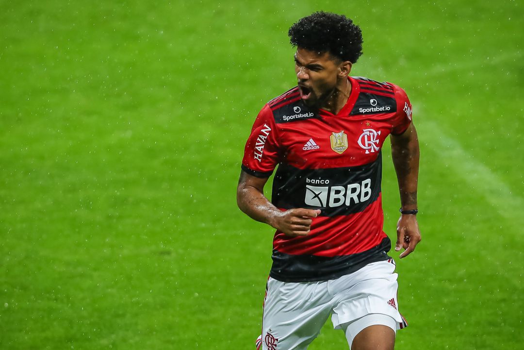 Bruno Viana acaba contrato con Flamengo el día 31.