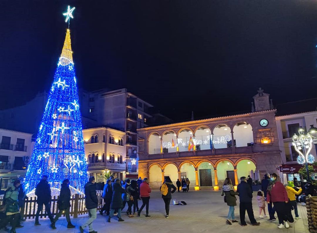 La Plaza Ramón y Cajal, iluminada