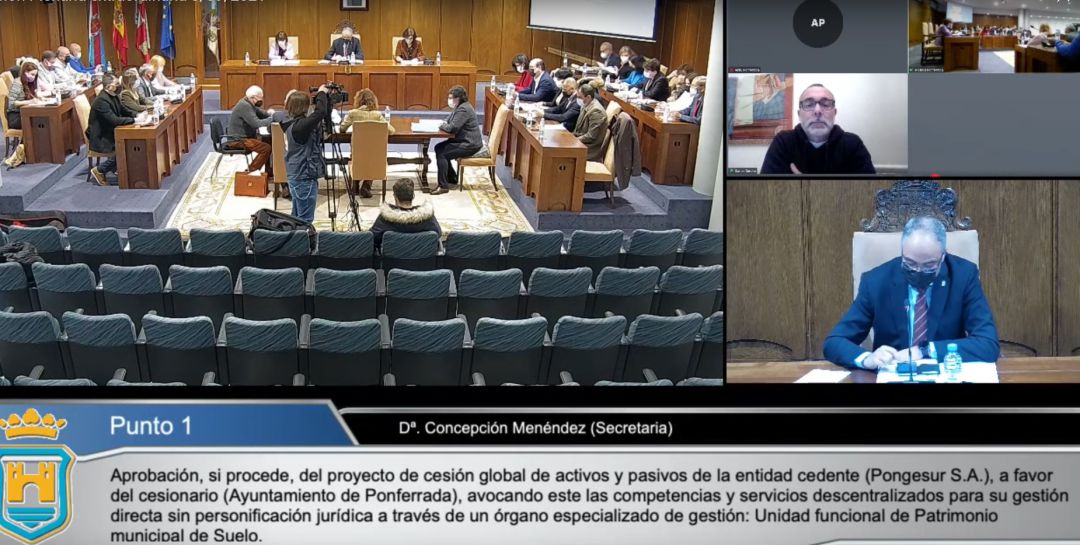 La corporación municipal de Ponferrada aprobó la celebración telemática del pleno para que pudiese votar el popular Carlos Cortina, confinado en su casa por enfermedad
