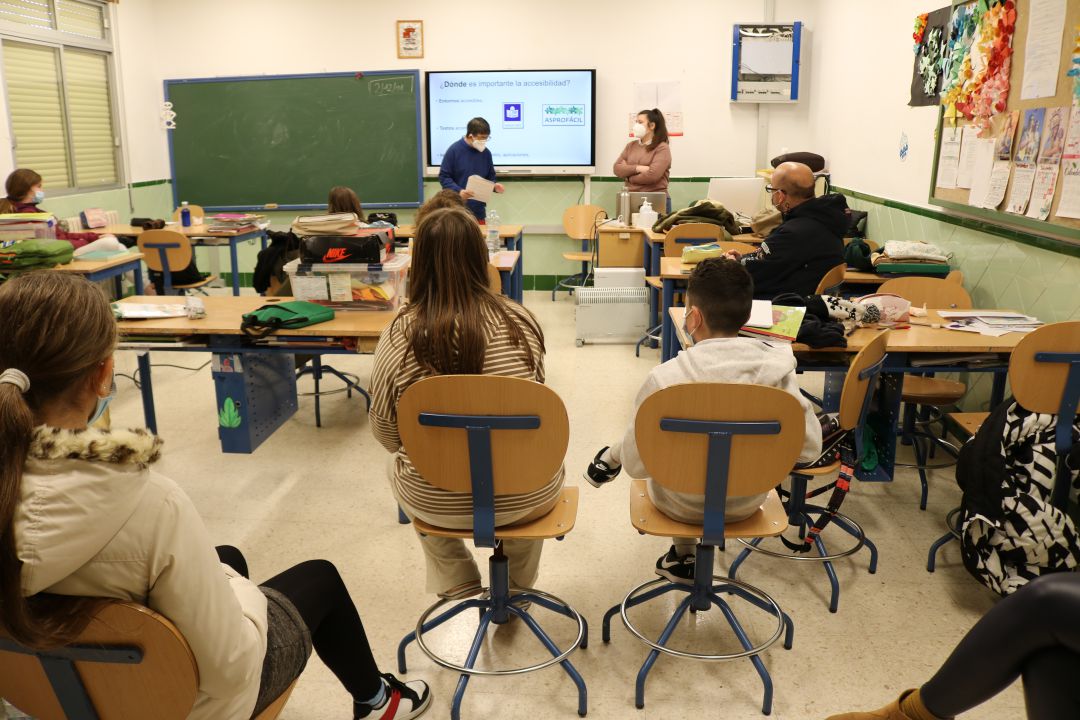 Asprodisis ha llevado a cabo charlas y ponencias en centros educativos de la comarca