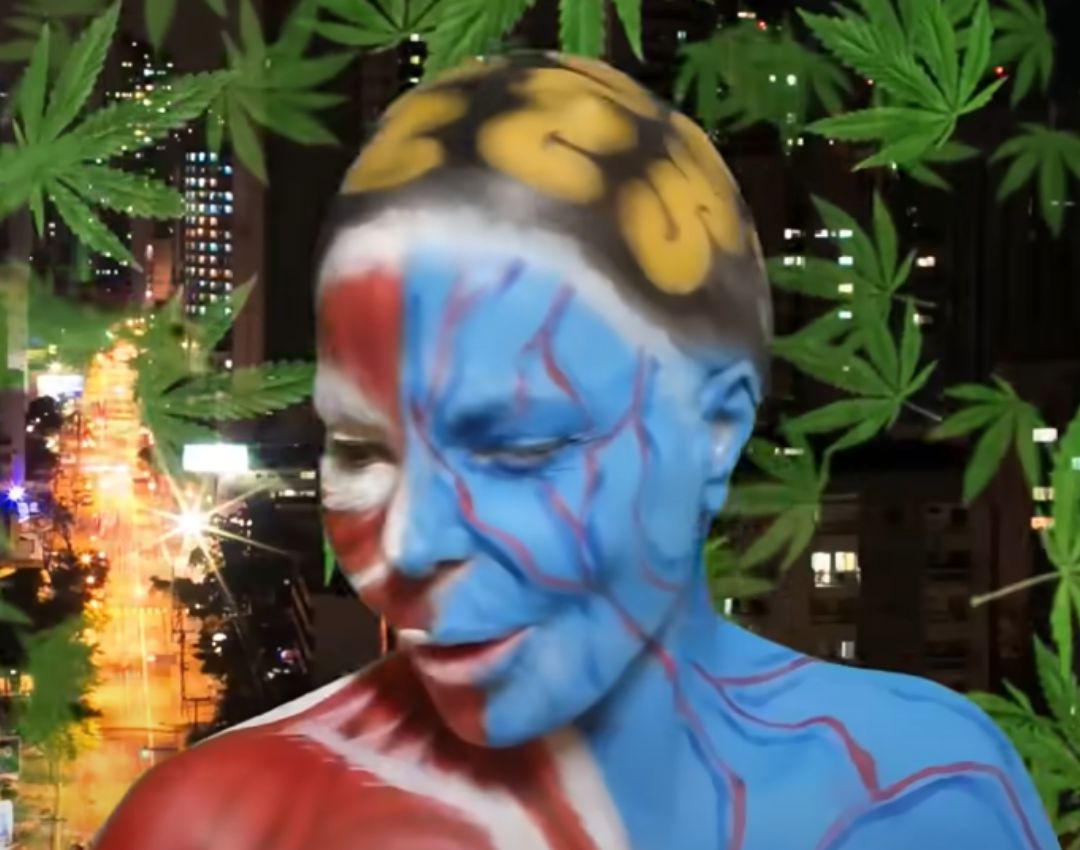 Leticia Sabater en su último videoclip pintada como un cuerpo humano.