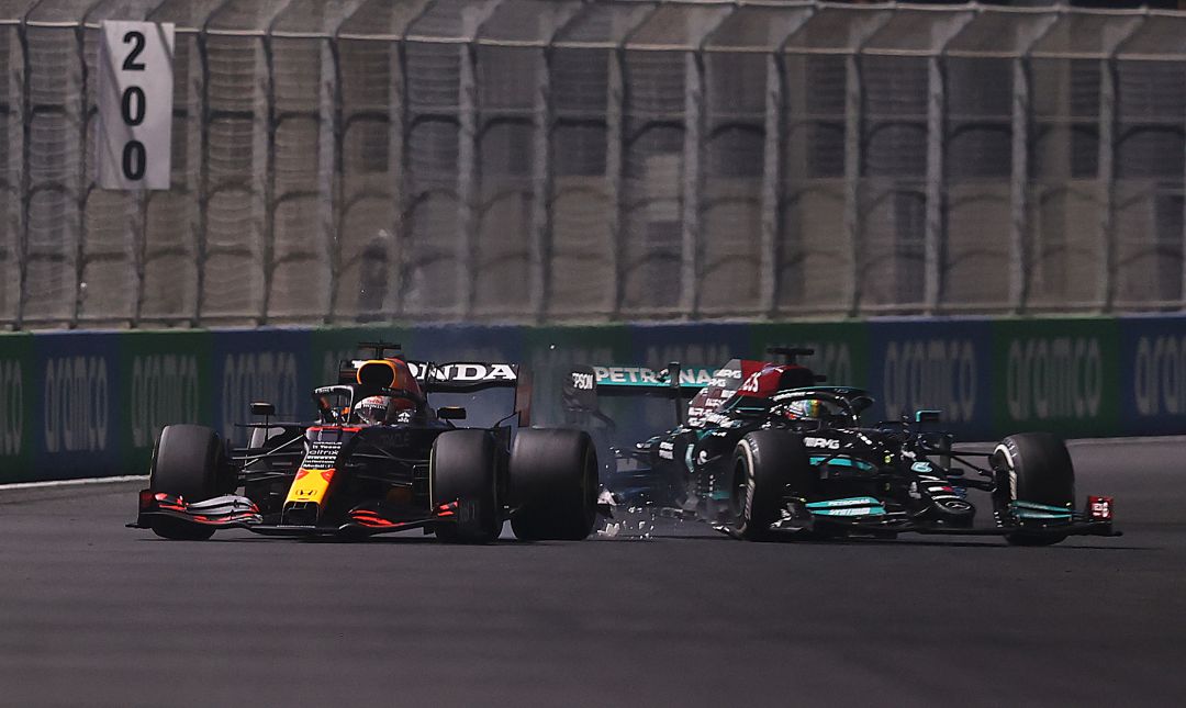 Choque entre Hamilton y Verstappen