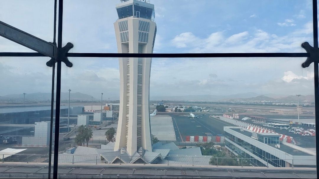 Torre y pistas del Aeropuerto de Málaga 
