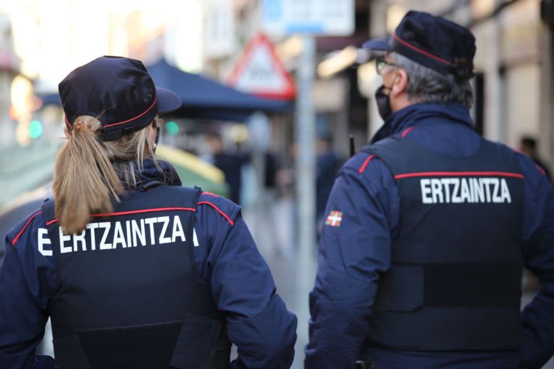 Una dotación policial de la Ertzaintza, en una imagen de archivo