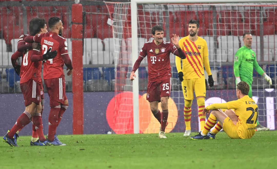 Müller celebra su tanto ante un abatido Barça