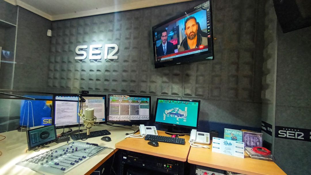 Des dels estudis de Ràdio Menorca  es fan els programes més escoltats a l'Illa.