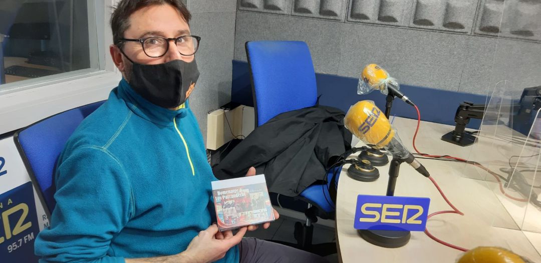 David Serra en los estudios de Radio Menorca