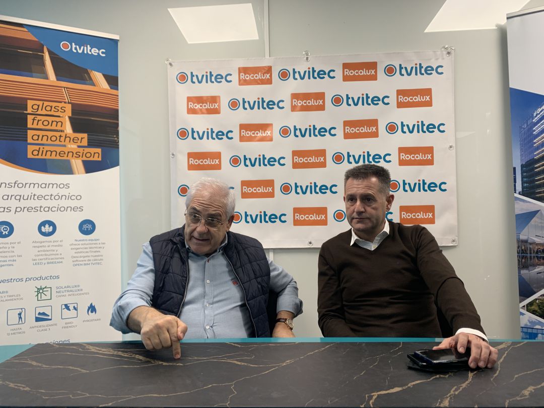 El empresario Javier Prado Valle acompañado del director comercial, Alberto Fernández Sutil.