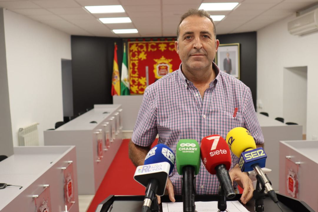 El concejal de Seguridad Ciudadana, Juan Carlos González, ante los medios de comunicación