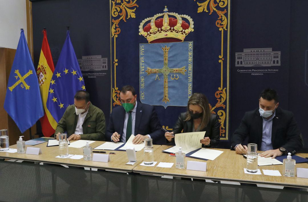 Momento de la firma del documento que recoge el Acuerdo de Concertación Social y Económica de Asturias