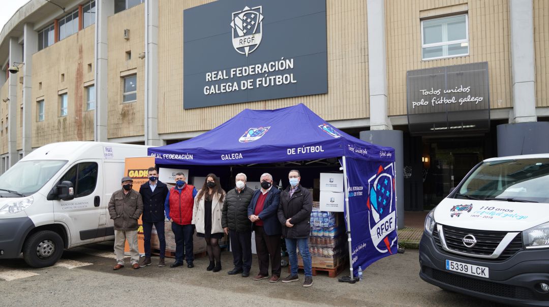 A RFGF entrega as tres toneladas e media de alimentos recadadas durante as dúas xornadas do Boxing Day Solidario