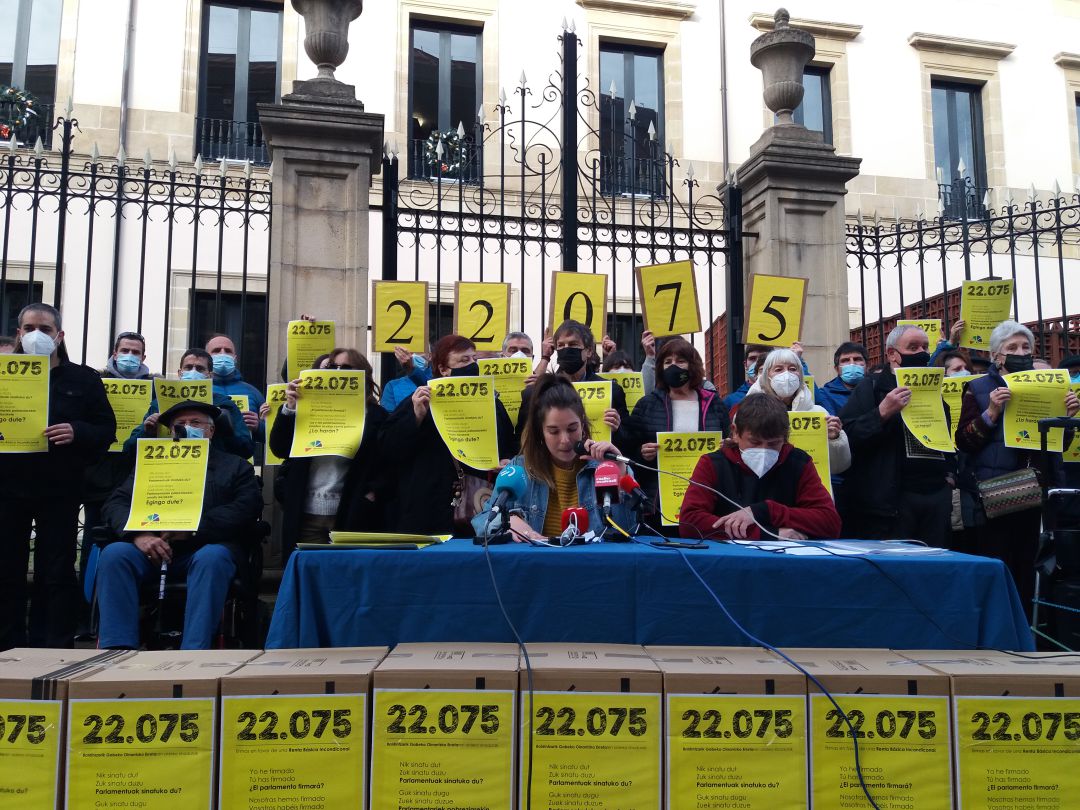 Presentación de la ILP para una renta básica incondicional en Euskadi