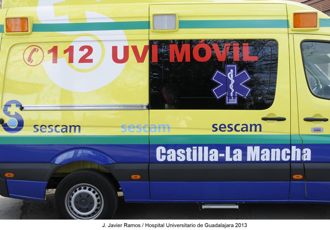 Archivo - UVI movil, ambulancia, transporte sanitario, SESCAM