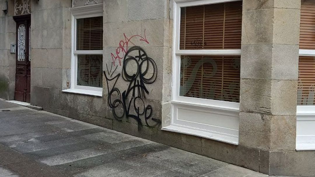 Las pintadas en Pontevedra podrían acabar en la vía penal