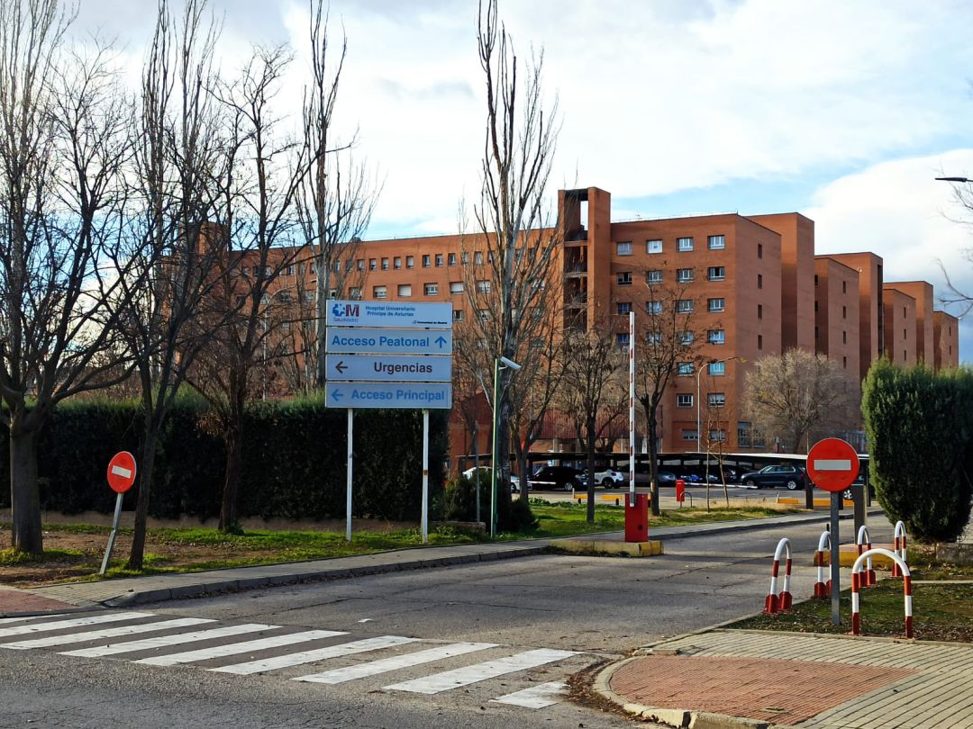 Entrada al Hospital Príncipe de Asturias. 