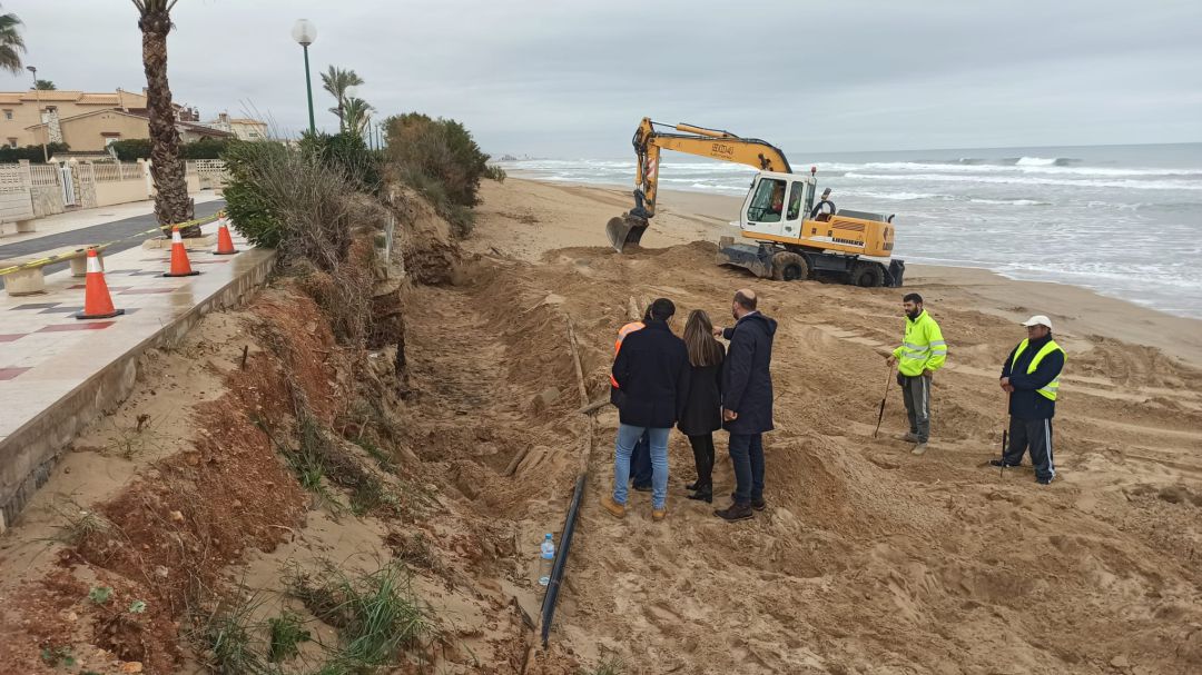 Reparación del muro del paseo de la playa de Oliva 