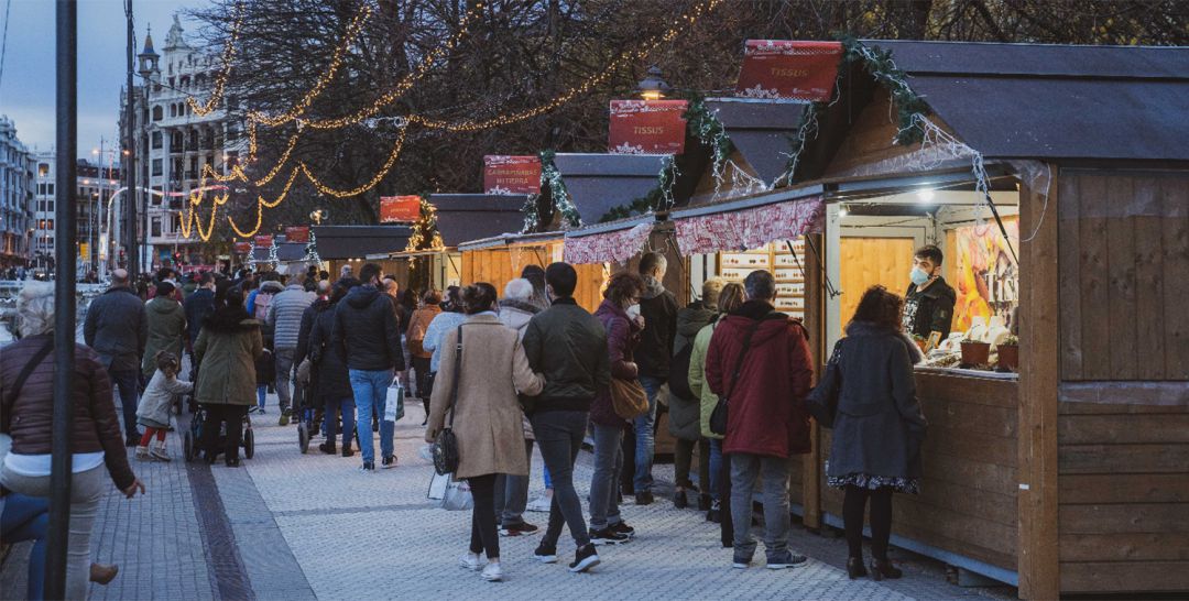 El mercado de Navidad donostiarra ha recuperado este año en torno al 72% de los visitantes que contabilizó antes de la pandemia