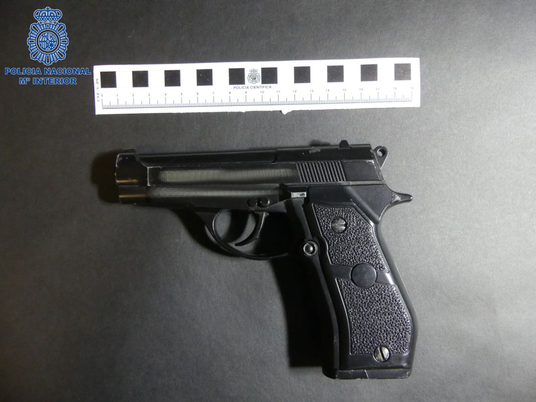 Imagen de la pistola simulada que utilizaron los atracadores