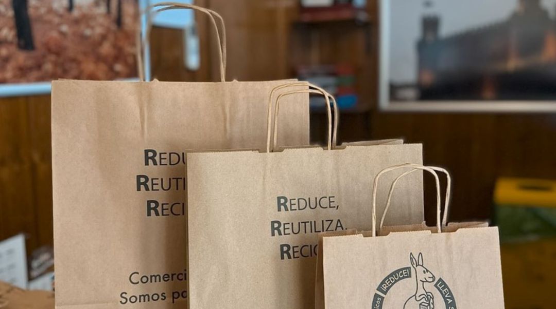 Manzanares El Real impulsa de nuevo el uso de bolsas de material reciclado para reducir el consumo de plásticos en las compras