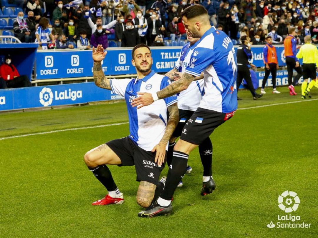 Joselu celebra el gol marcado a la Real Sociedad en Mendizorroza.
