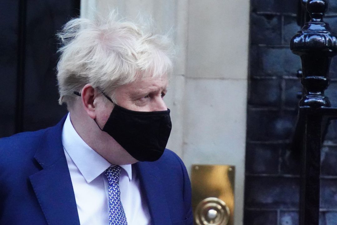 Boris Johnson en la puerta del número 10 de Downing Street.